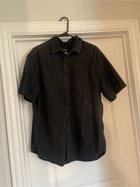 Short Sleeve Button-Down Shirt - Black